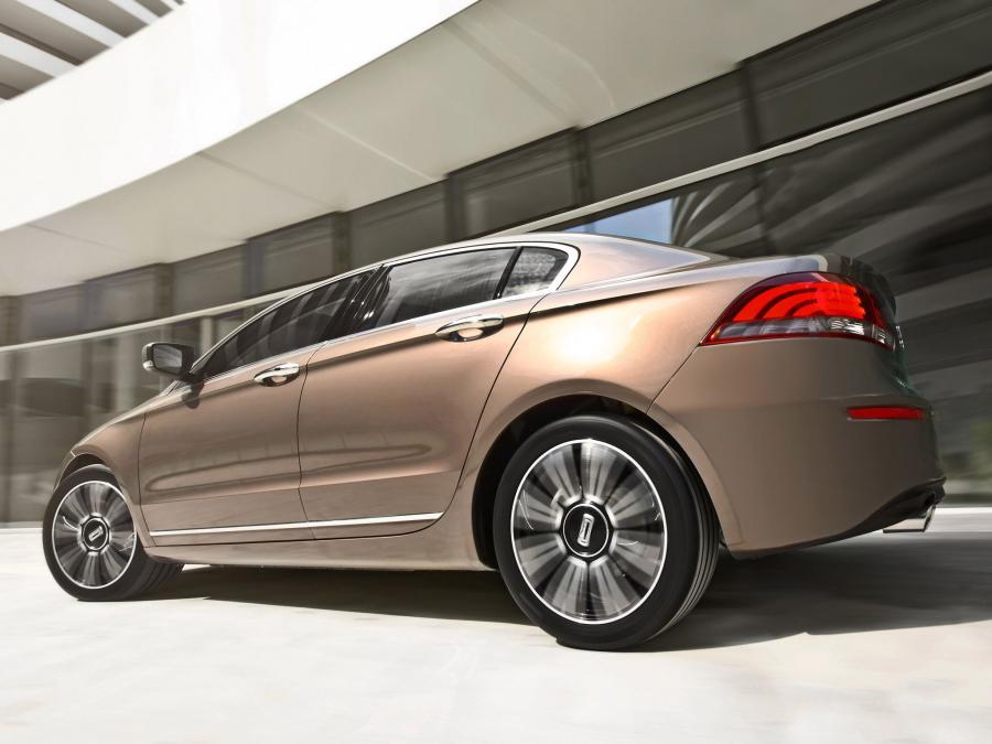  Qoros 3 Sedan 2014 года  (фото 7 из 37)